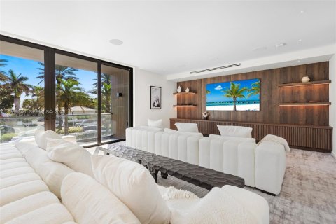 Купить виллу или дом в Голден-Бич, Флорида 6 спален, 711.35м2, № 2052285 - фото 17