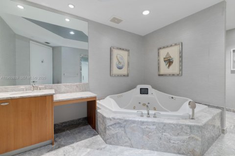 Copropriété à vendre à Sunny Isles Beach, Floride: 3 chambres, 323.3 m2 № 2047486 - photo 16