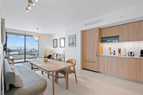 Condo in Miami, Florida, 3 bedrooms  № 2052794 - photo 15