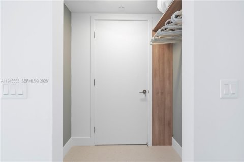 Condo in Miami, Florida, 3 bedrooms  № 2052794 - photo 3