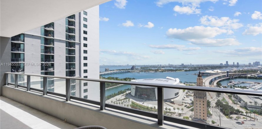 Condo in Miami, Florida, 3 bedrooms  № 2052794