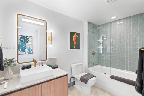 Condo in Miami, Florida, 3 bedrooms  № 2052794 - photo 19