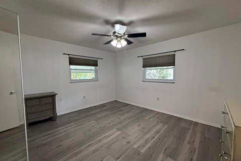 House in Jensen Beach, Florida 3 bedrooms, 86.58 sq.m. № 2401242 - photo 14
