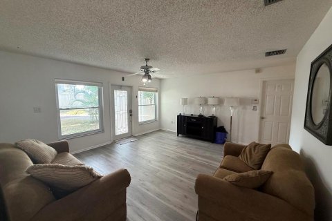 House in Jensen Beach, Florida 3 bedrooms, 86.58 sq.m. № 2401242 - photo 5