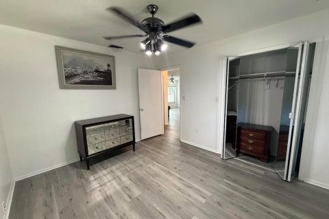 House in Jensen Beach, Florida 3 bedrooms, 86.58 sq.m. № 2401242 - photo 13