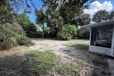 House in Jensen Beach, Florida 3 bedrooms, 86.58 sq.m. № 2401242 - photo 18