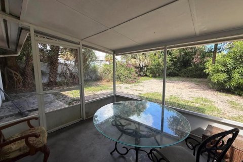 House in Jensen Beach, Florida 3 bedrooms, 86.58 sq.m. № 2401242 - photo 17