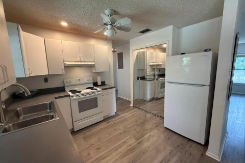 House in Jensen Beach, Florida 3 bedrooms, 86.58 sq.m. № 2401242 - photo 9