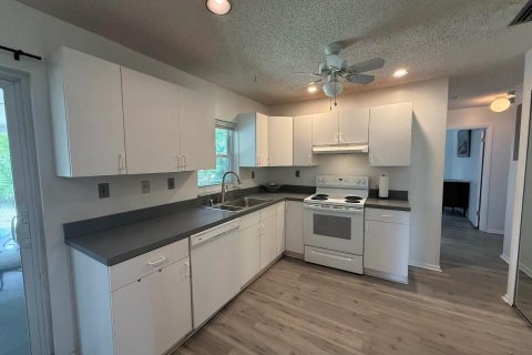 House in Jensen Beach, Florida 3 bedrooms, 86.58 sq.m. № 2401242 - photo 8