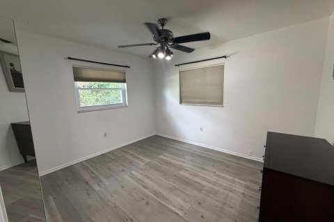 House in Jensen Beach, Florida 3 bedrooms, 86.58 sq.m. № 2401242 - photo 11