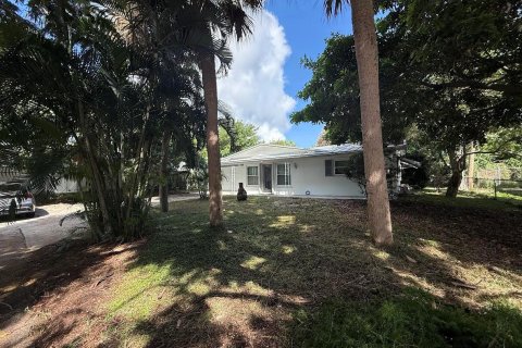 House in Jensen Beach, Florida 3 bedrooms, 86.58 sq.m. № 2401242