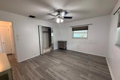 House in Jensen Beach, Florida 3 bedrooms, 86.58 sq.m. № 2401242 - photo 15