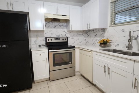 Copropriété à louer à Sunrise, Floride: 1 chambre, 77.11 m2 № 1984561 - photo 1