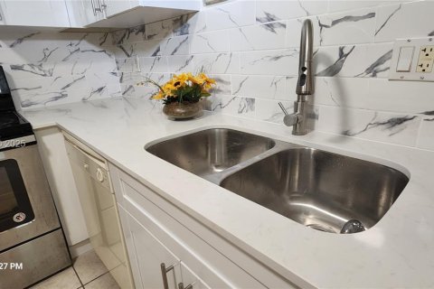 Copropriété à louer à Sunrise, Floride: 1 chambre, 77.11 m2 № 1984561 - photo 4