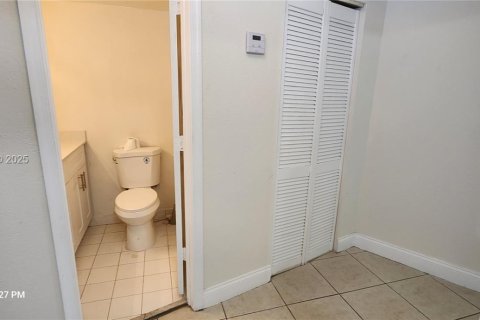 Copropriété à louer à Sunrise, Floride: 1 chambre, 77.11 m2 № 1984561 - photo 8