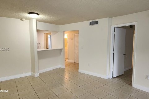 Copropriété à louer à Sunrise, Floride: 1 chambre, 77.11 m2 № 1984561 - photo 18