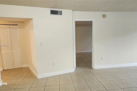 Copropriété à louer à Sunrise, Floride: 1 chambre, 77.11 m2 № 1984561 - photo 19