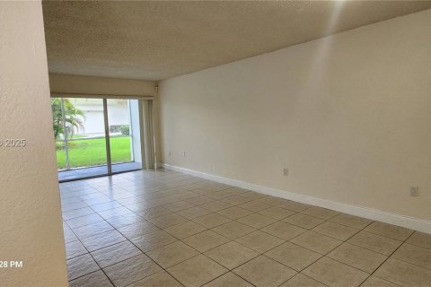 Copropriété à louer à Sunrise, Floride: 1 chambre, 77.11 m2 № 1984561 - photo 11