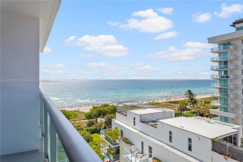 Condo in Surfside, Florida, 1 bedroom  № 1714946 - photo 16