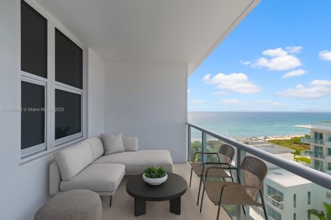 Condo in Surfside, Florida, 1 bedroom  № 1714946 - photo 2