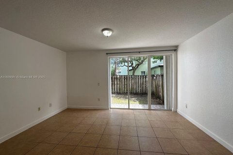 Touwnhouse à louer à Homestead, Floride: 2 chambres, 119.84 m2 № 1936933 - photo 6