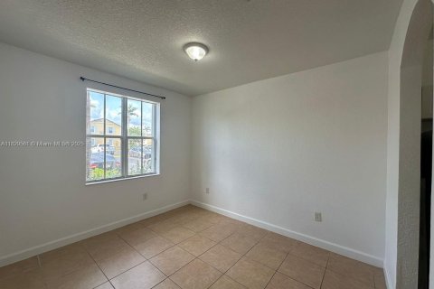 Touwnhouse à louer à Homestead, Floride: 2 chambres, 119.84 m2 № 1936933 - photo 2