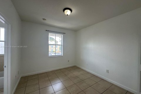 Touwnhouse à louer à Homestead, Floride: 2 chambres, 119.84 m2 № 1936933 - photo 18