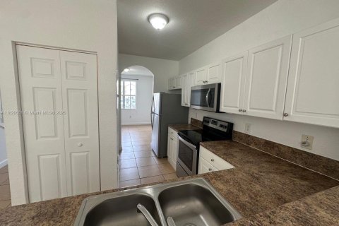 Touwnhouse à louer à Homestead, Floride: 2 chambres, 119.84 m2 № 1936933 - photo 5