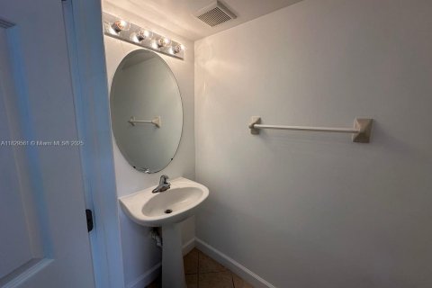 Touwnhouse à louer à Homestead, Floride: 2 chambres, 119.84 m2 № 1936933 - photo 8