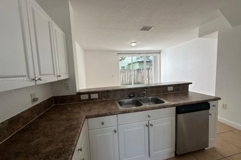 Touwnhouse à louer à Homestead, Floride: 2 chambres, 119.84 m2 № 1936933 - photo 4