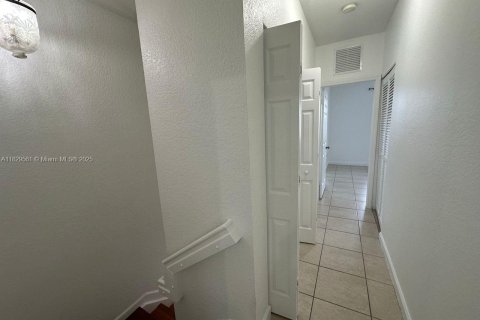 Touwnhouse à louer à Homestead, Floride: 2 chambres, 119.84 m2 № 1936933 - photo 16