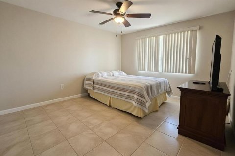 House in New Port Richey, Florida 3 bedrooms, 93.65 sq.m. № 2201648 - photo 7