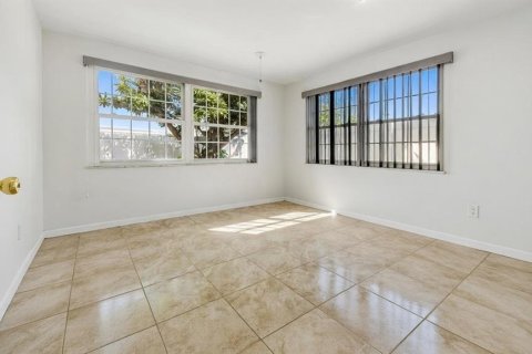 House in New Port Richey, Florida 3 bedrooms, 93.65 sq.m. № 2201648 - photo 6