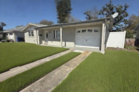 House in New Port Richey, Florida 3 bedrooms, 93.65 sq.m. № 2201648 - photo 2