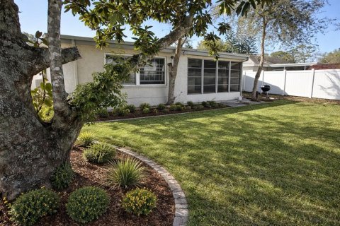 House in New Port Richey, Florida 3 bedrooms, 93.65 sq.m. № 2201648 - photo 3