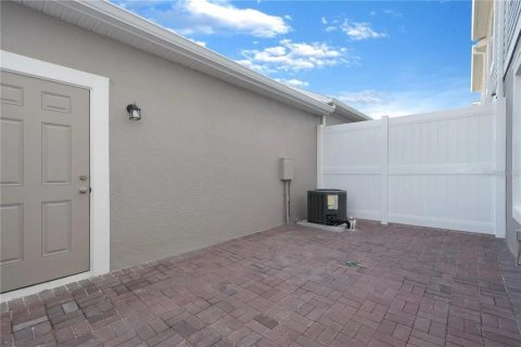 Townhouse in Winter Garden, Florida 3 bedrooms, 188.03 sq.m. № 2349279 - photo 13