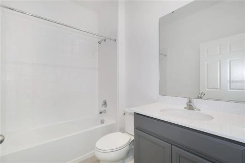 Townhouse in Winter Garden, Florida 3 bedrooms, 188.03 sq.m. № 2349279 - photo 10