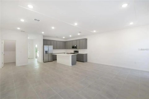 Townhouse in Winter Garden, Florida 3 bedrooms, 188.03 sq.m. № 2349279 - photo 3