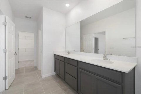 Townhouse in Winter Garden, Florida 3 bedrooms, 188.03 sq.m. № 2349279 - photo 11