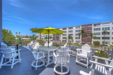 Condo in Saint Pete Beach, Florida, 2 bedrooms  № 1815365 - photo 25