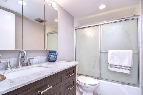 Condo in Saint Pete Beach, Florida, 2 bedrooms  № 1815365 - photo 24