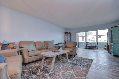 Condo in Saint Pete Beach, Florida, 2 bedrooms  № 1815365 - photo 16