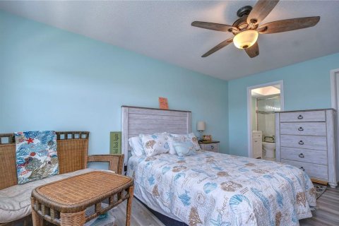 Condo in Saint Pete Beach, Florida, 2 bedrooms  № 1815365 - photo 11