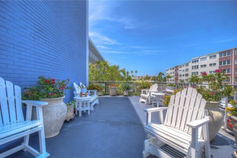 Condo in Saint Pete Beach, Florida, 2 bedrooms  № 1815365 - photo 26