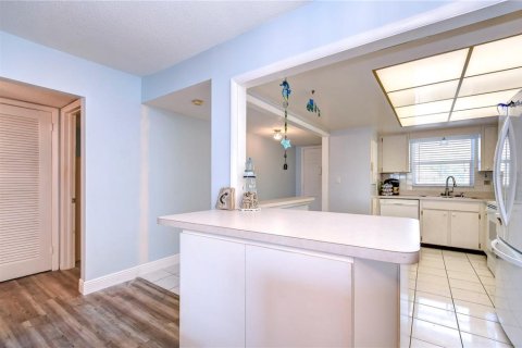 Condo in Saint Pete Beach, Florida, 2 bedrooms  № 1815365 - photo 4