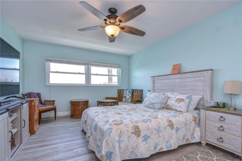Condo in Saint Pete Beach, Florida, 2 bedrooms  № 1815365 - photo 10