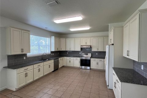 House in Daytona Beach, Florida 5 bedrooms, 321.07 sq.m. № 2232295 - photo 7