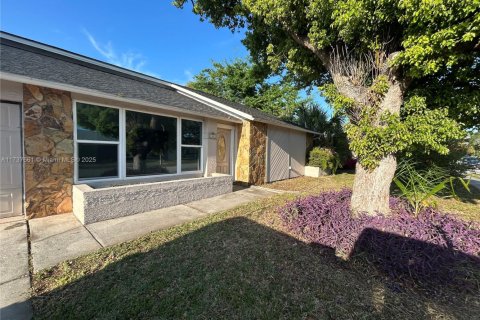 Villa ou maison à New Port Richey, Floride 3 chambres, 174.19 m2 № 2058264