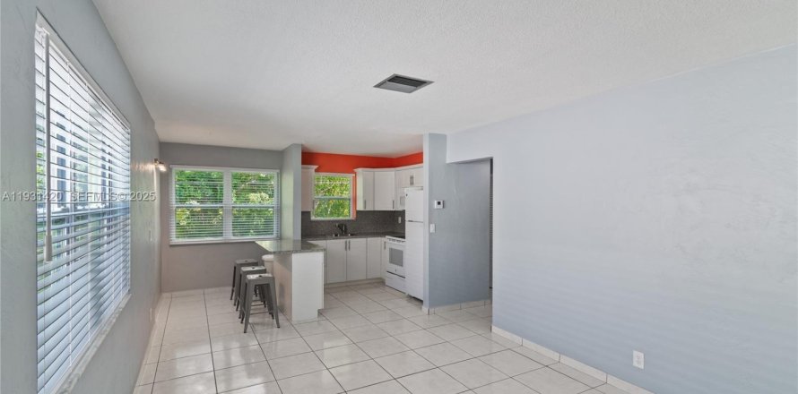 Condo in Hollywood, Florida, 1 bedroom № 1990021