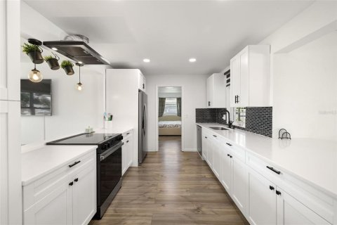 Casa en alquiler en Saint Petersburg, Florida, 3 dormitorios, 149.85 m2 № 1817453 - foto 9